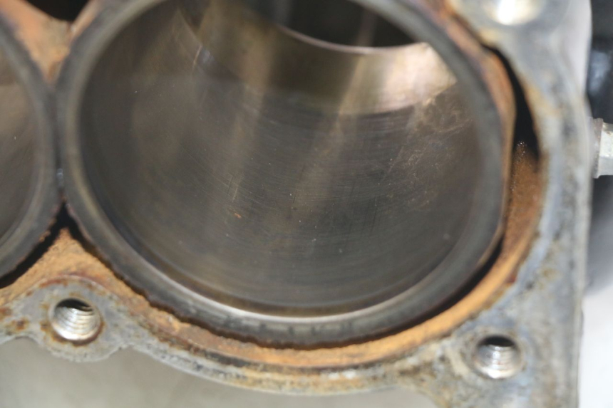 photo de ONDERKANT MOTORBLOK TRIUMPH SPRINT ST 955 (1999 - 2001) - Alternatieve hoek