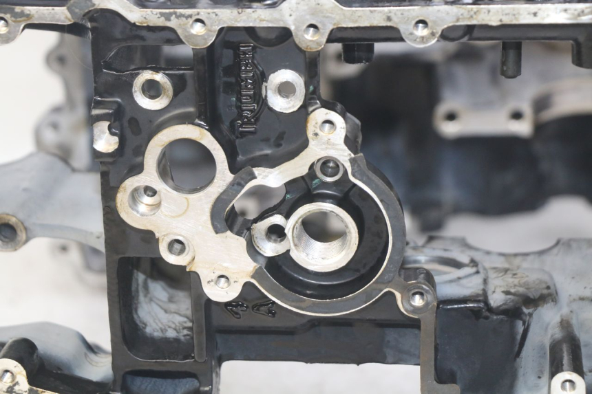 photo de ONDERKANT MOTORBLOK TRIUMPH SPRINT ST 955 (1999 - 2001) - Andere kijkhoek