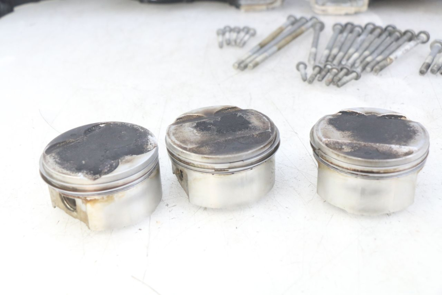 photo de ONDERKANT MOTORBLOK TRIUMPH SPRINT ST 955 (1999 - 2001) - Kenmerkende details