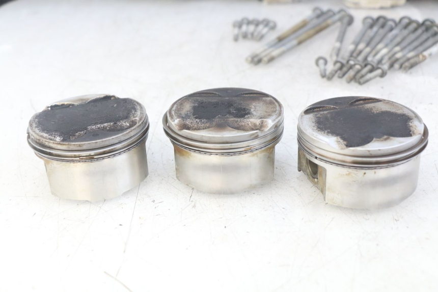 photo de ONDERKANT MOTORBLOK TRIUMPH SPRINT ST 955 (1999 - 2001) - Zoom op componenten