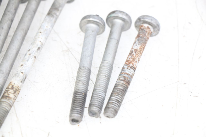 photo de ONDERKANT MOTORBLOK TRIUMPH SPRINT ST 955 (1999 - 2001) - Focus op structuur