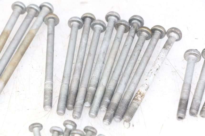 photo de ONDERKANT MOTORBLOK TRIUMPH SPRINT ST 955 (1999 - 2001) - Alternatieve hoek