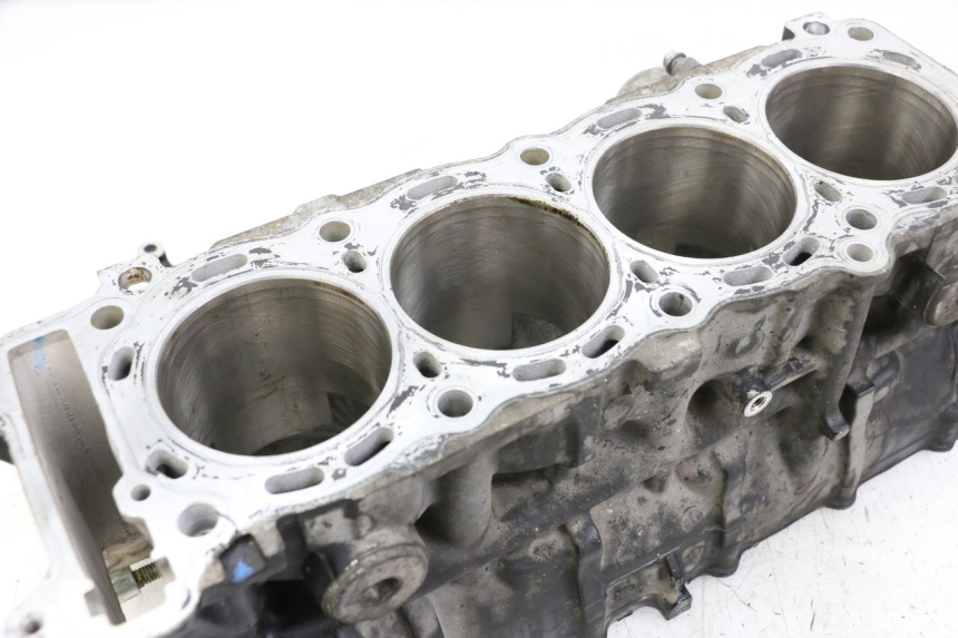 photo de ONDERKANT MOTORBLOK SUZUKI GSR 750 (2011 - 2017) - Zoom op componenten