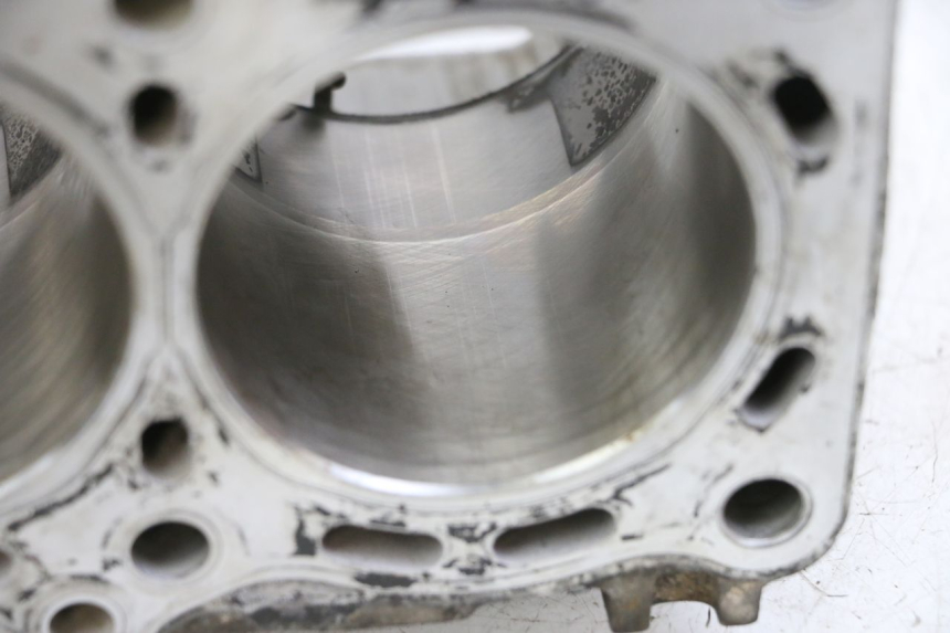 photo de ONDERKANT MOTORBLOK SUZUKI GSR 750 (2011 - 2017) - Detailaanzicht