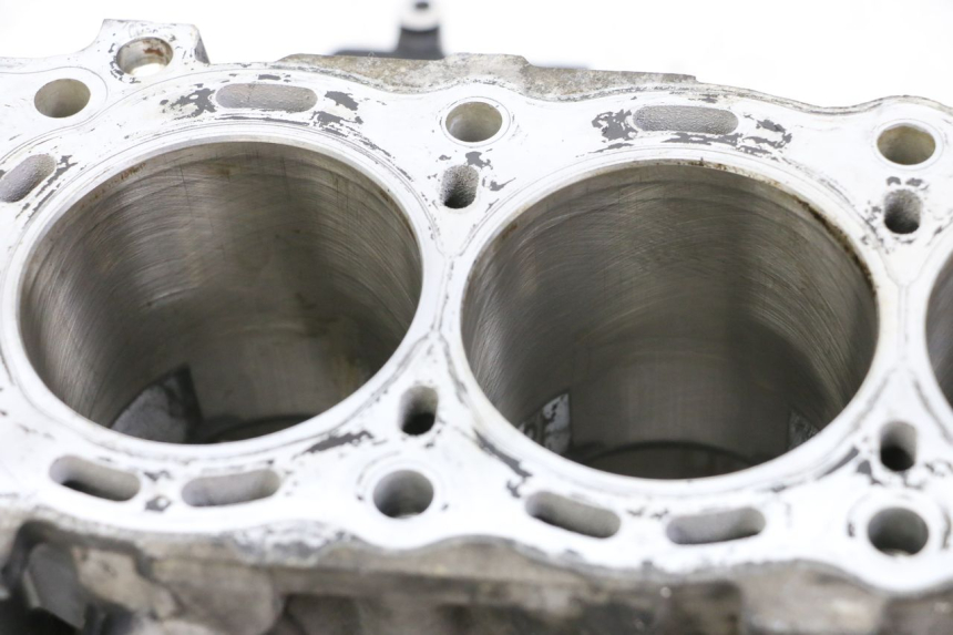 photo de ONDERKANT MOTORBLOK SUZUKI GSR 750 (2011 - 2017) - Profielaanzicht