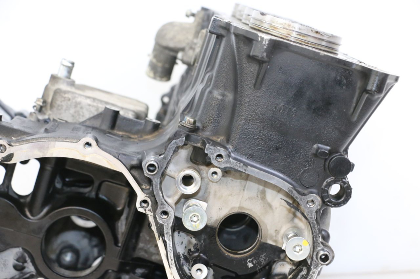 photo de ONDERKANT MOTORBLOK SUZUKI GSR 750 (2011 - 2017) - Andere kijkhoek