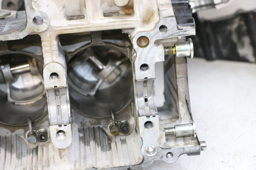 photo de ONDERKANT MOTORBLOK SUZUKI GSR 750 (2011 - 2017) - Zoom op componenten