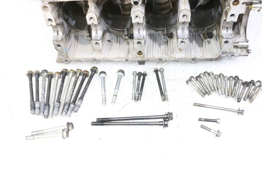 photo de ONDERKANT MOTORBLOK SUZUKI GSR 750 (2011 - 2017) - Focus op structuur