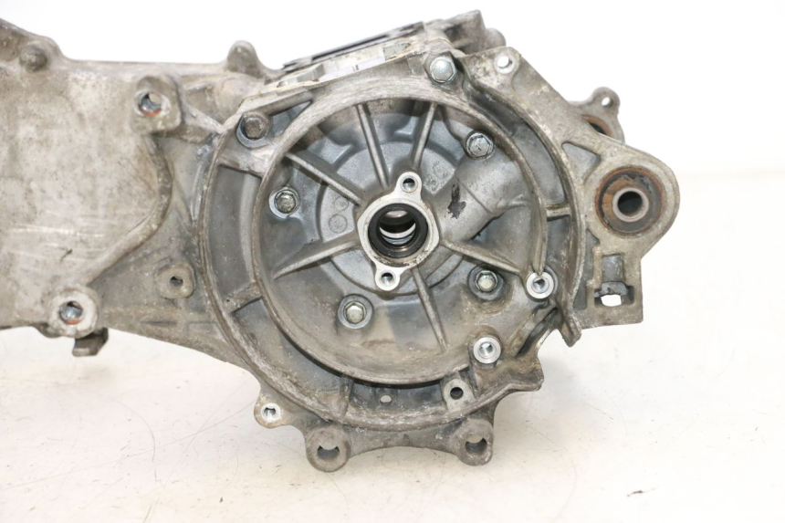 photo de ONDERSTE MOTORKAST PEUGEOT TREKKER 50 (1995 - 2004) - Zoom op componenten