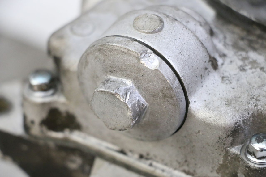 photo de ONDERKANT MOTORBLOK PEUGEOT TWEET 4T 50 (2018 - 2022) - Zoom op gebruiksstaat