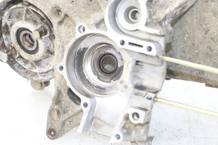 photo de ONDERKANT MOTORBLOK PIAGGIO TYPHOON 80 (1994 - 1997) - Zoom op componenten