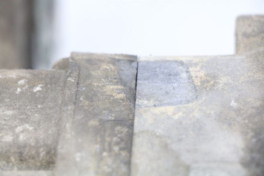 photo de ONDERKANT MOTORBLOK PEUGEOT V-CLIC VCLIC 50 (2007 - 2013) - Detail van het onderdeel