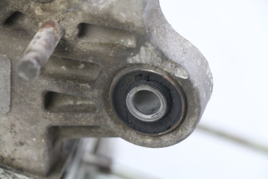 photo de ONDERKANT MOTORBLOK PEUGEOT V-CLIC VCLIC 50 (2007 - 2013) - Zoom op gebruiksstaat