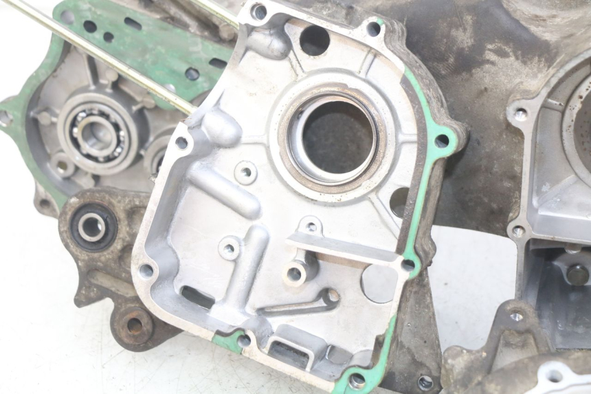 photo de ONDERKANT MOTORBLOK PEUGEOT V-CLIC VCLIC 50 (2007 - 2013) - Focus op structuur