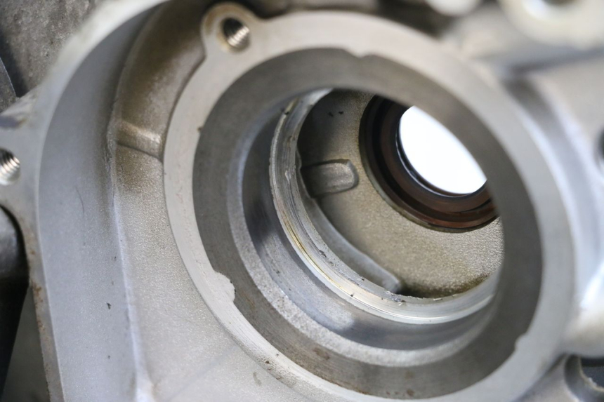 photo de ONDERKANT MOTORBLOK PEUGEOT V-CLIC VCLIC 50 (2007 - 2013) - Visuele inspectie