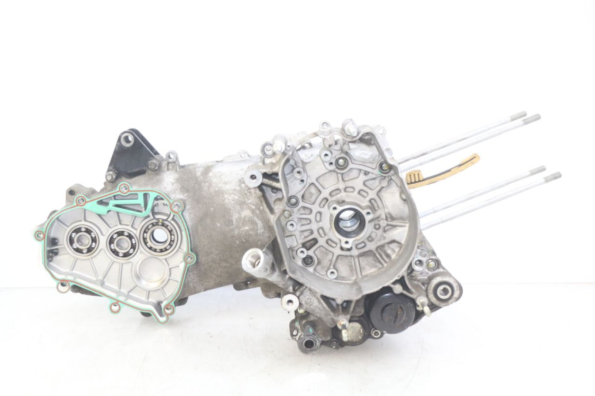 photo de ONDERKANT MOTORBLOK PIAGGIO VESPA GTS IGET ABS 125 (2017 - 2023) - Visuele inspectie