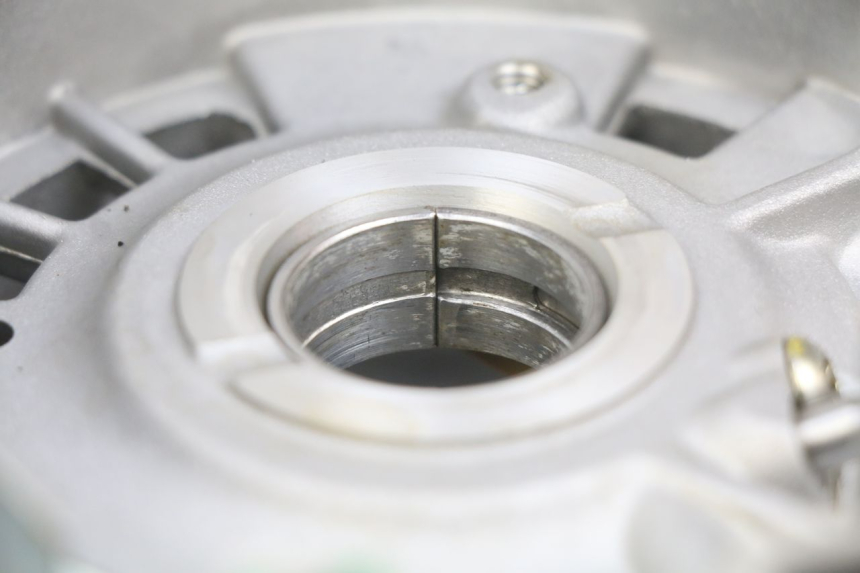 photo de ONDERKANT MOTORBLOK PIAGGIO VESPA GTS IGET ABS 125 (2017 - 2023) - Alternatieve hoek