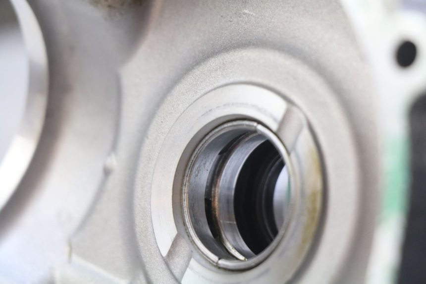 photo de ONDERKANT MOTORBLOK PIAGGIO VESPA GTS IGET ABS 125 (2017 - 2023) - Detail van het onderdeel