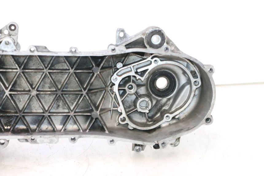 photo de ONDERSTE MOTORKAST PIAGGIO VESPA PRIMAVERA 2T 50 (2013 - 2018) - Kenmerkende details