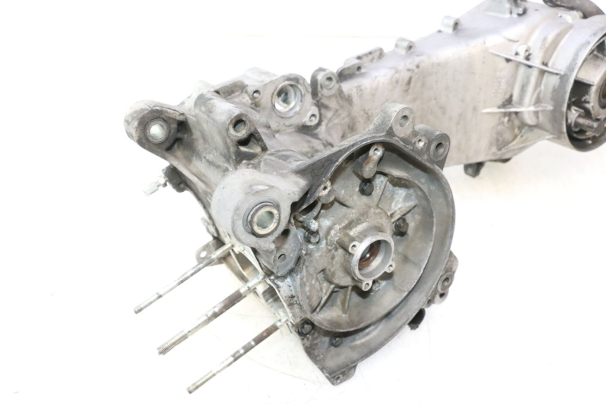 photo de ONDERSTE MOTORKAST PIAGGIO VESPA PRIMAVERA 2T 50 (2013 - 2018) - Detail van het onderdeel