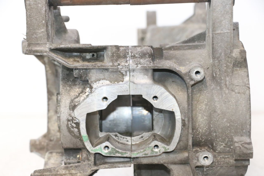 photo de ONDERKANT MOTORBLOK PEUGEOT VIVACITY NEW 2T 50 (2008 - 2017) - Detail van het onderdeel