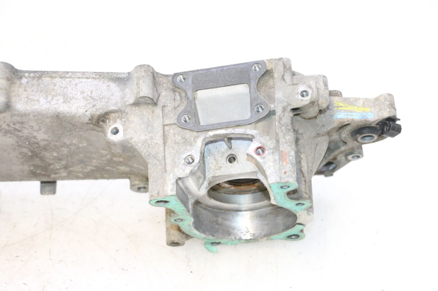 photo de ONDERKANT MOTORBLOK PEUGEOT VIVACITY 50 (2004 - 2009) - Focus op structuur