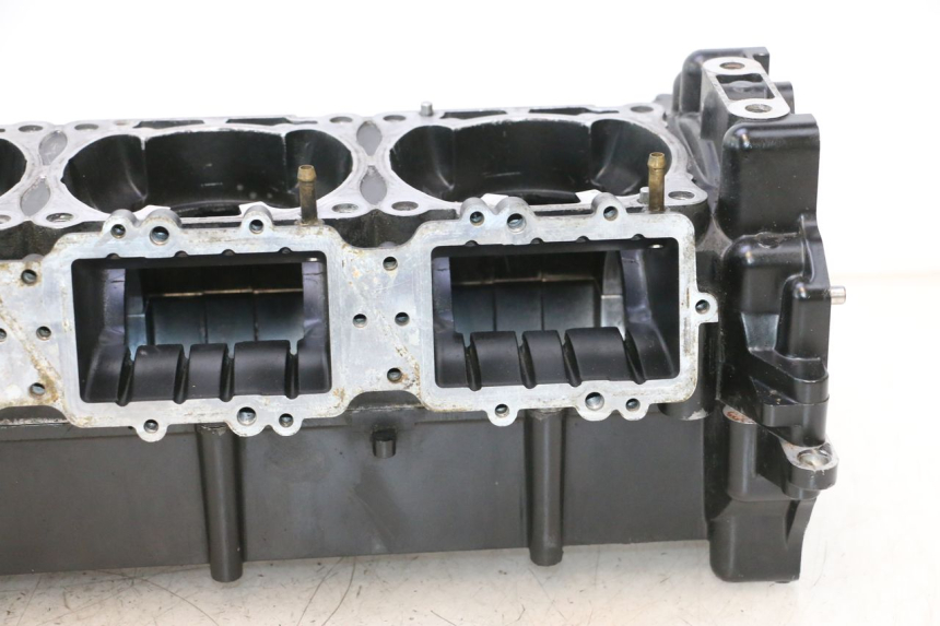 photo de ONDERSTE MOTORKAST YAMAHA WAVE RUNNER GP R 1200 (2000 - 2003) - Kenmerkende details