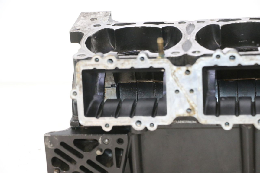 photo de ONDERSTE MOTORKAST YAMAHA WAVE RUNNER GP R 1200 (2000 - 2003) - Zoom op componenten
