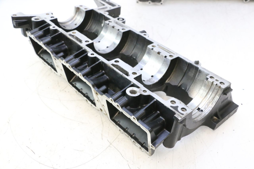 photo de ONDERSTE MOTORKAST YAMAHA WAVE RUNNER GP R 1200 (2000 - 2003) - Andere kijkhoek