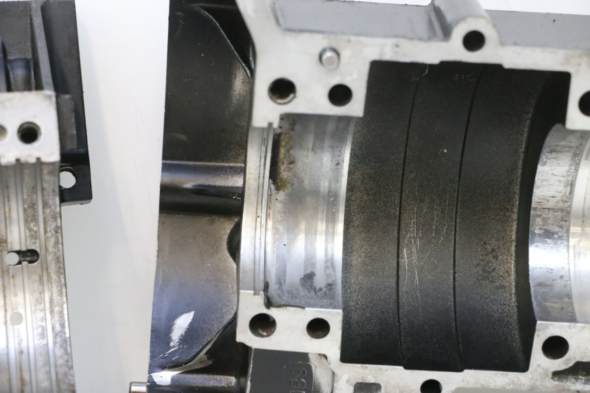 photo de ONDERSTE MOTORKAST YAMAHA WAVE RUNNER GP R 1200 (2000 - 2003) - Staat van het oppervlak