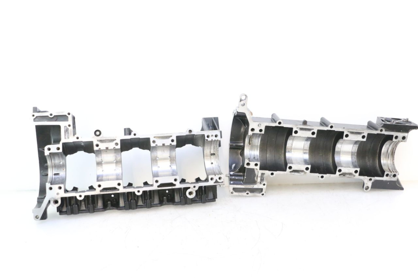 photo de ONDERSTE MOTORKAST YAMAHA WAVE RUNNER GP R 1200 (2000 - 2003) - Kenmerkende details