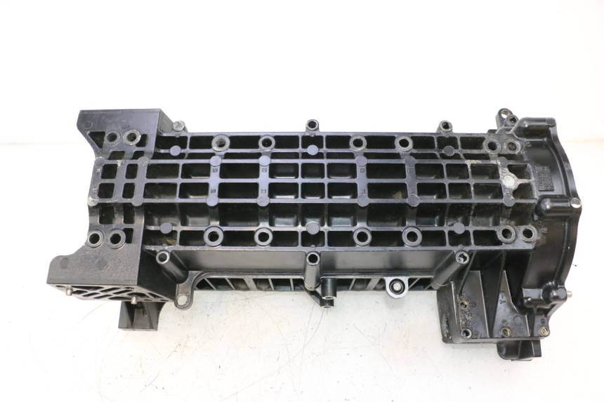 photo de ONDERSTE MOTORKAST YAMAHA WAVE RUNNER GP R 1200 (2000 - 2003) - Staat van het oppervlak