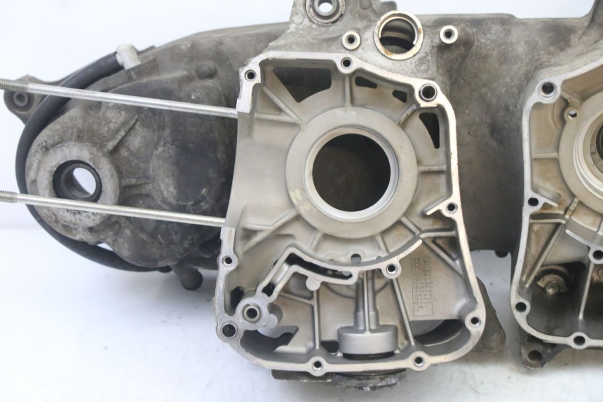 photo de ONDERKANT MOTORBLOK YAMAHA X-MAX XMAX 125 (2010 - 2013) - Detail van het onderdeel