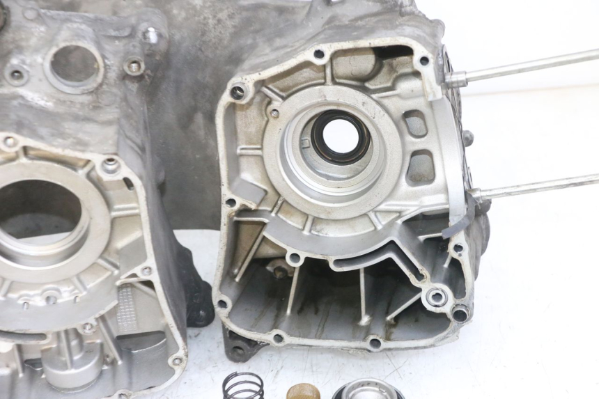 photo de ONDERKANT MOTORBLOK YAMAHA XMAX X-MAX 125 (2006 - 2009) - Detail van het onderdeel