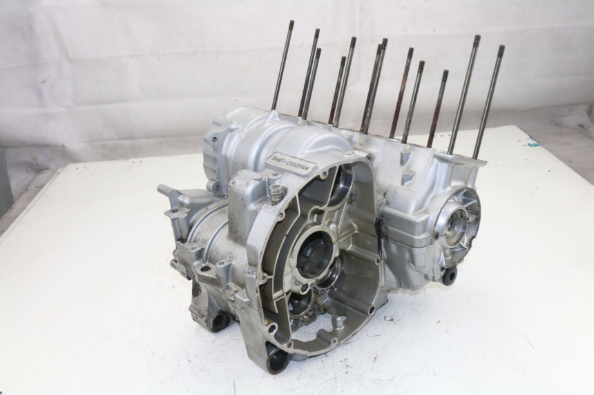 photo de ONDERKANT MOTORBLOK YAMAHA XJS DIVERSION 600 (1997 - 1999) - Detail van het onderdeel