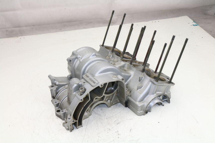 photo de ONDERKANT MOTORBLOK YAMAHA XJS DIVERSION 600 (1997 - 1999) - Detail van het onderdeel