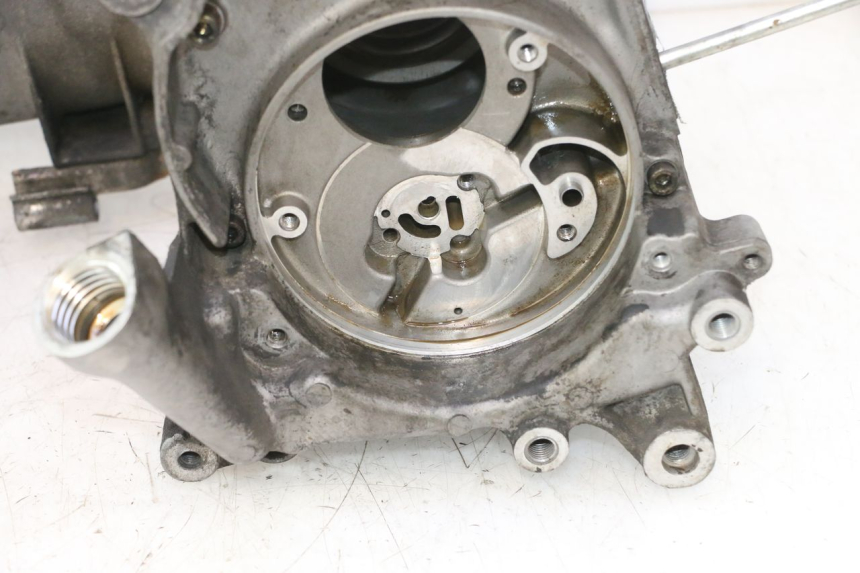 photo de ONDERKANT MOTORBLOK YAMAHA YP MAJESTY 125 (1998 - 2001) - Zoom op componenten