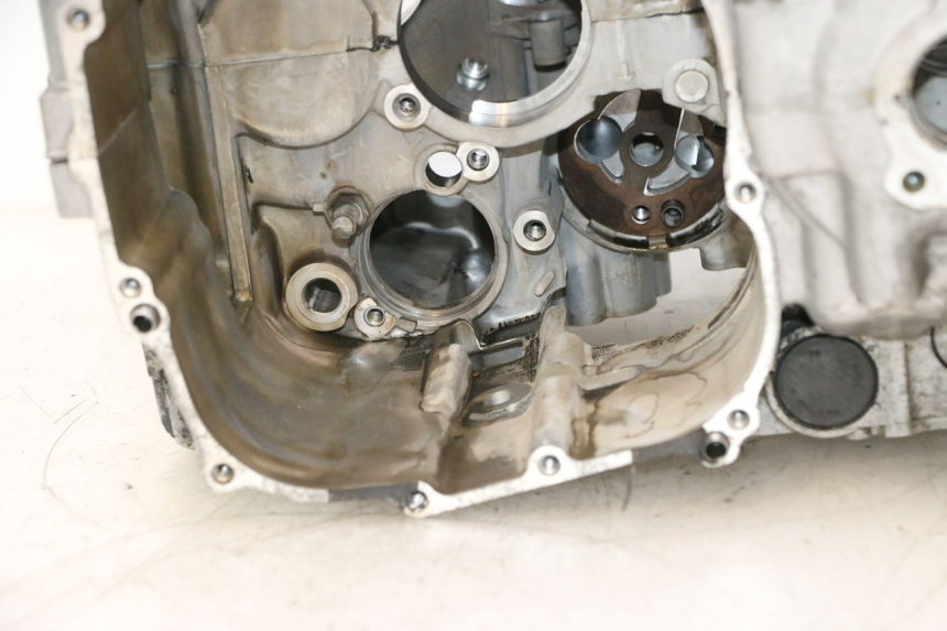 photo de ONDERSTE MOTORKAST YAMAHA YZF R GENESIS 750 (1993 - 1998) - Kenmerkende details