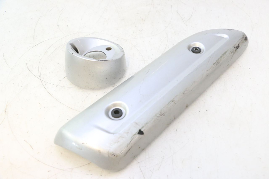 photo de UITLAATDEKSEL SUZUKI BURGMAN 125 (2007 - 2014) - Detail van het onderdeel