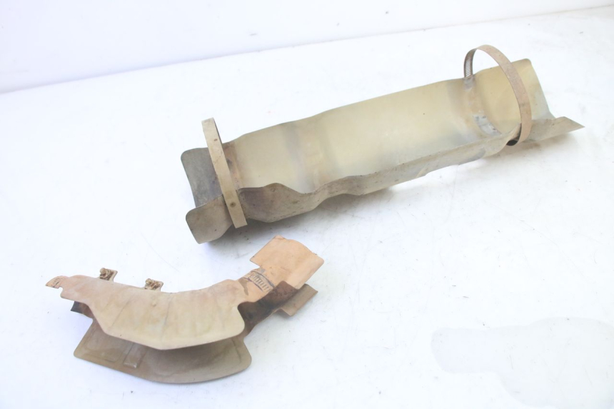 photo de UITLAATDEKSEL YAMAHA YFM GRIZZLY 550 (2008 - 2015) - Detail van het onderdeel