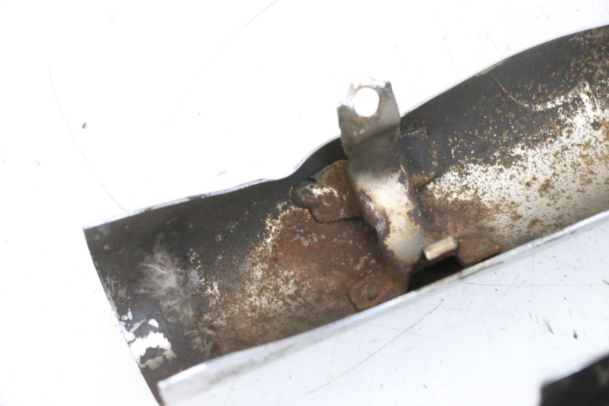 photo de UITLAATDEKSEL KYMCO ZING 125 (1997 - 2003) - Bevestigingspunten