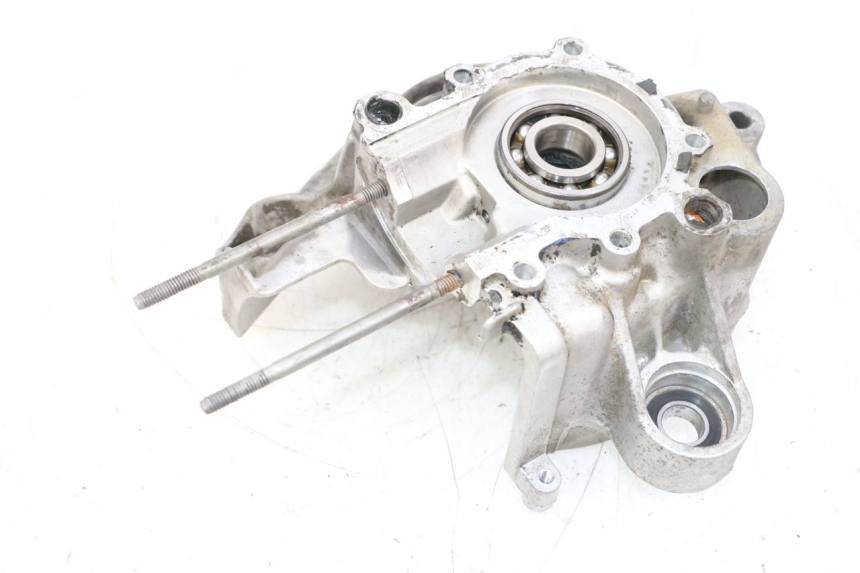 photo de RECHTER MOTORDEKSEL MBK BOOSTER SPIRIT NAKED 50 (2004 - 2017) - Detail van het onderdeel