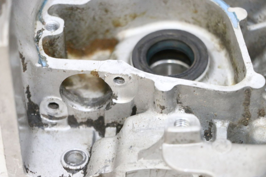 photo de RECHTER MOTORDEKSEL MBK BOOSTER SPIRIT NAKED 50 (2004 - 2017) - Markeringen en referenties