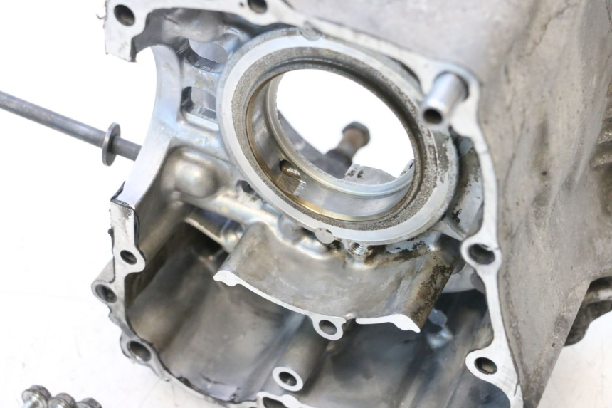 photo de RECHTE MOTORBEHUIZING HONDA PCX (JF57/JF64) 125 (2014 - 2018) - Bevestigingspunten