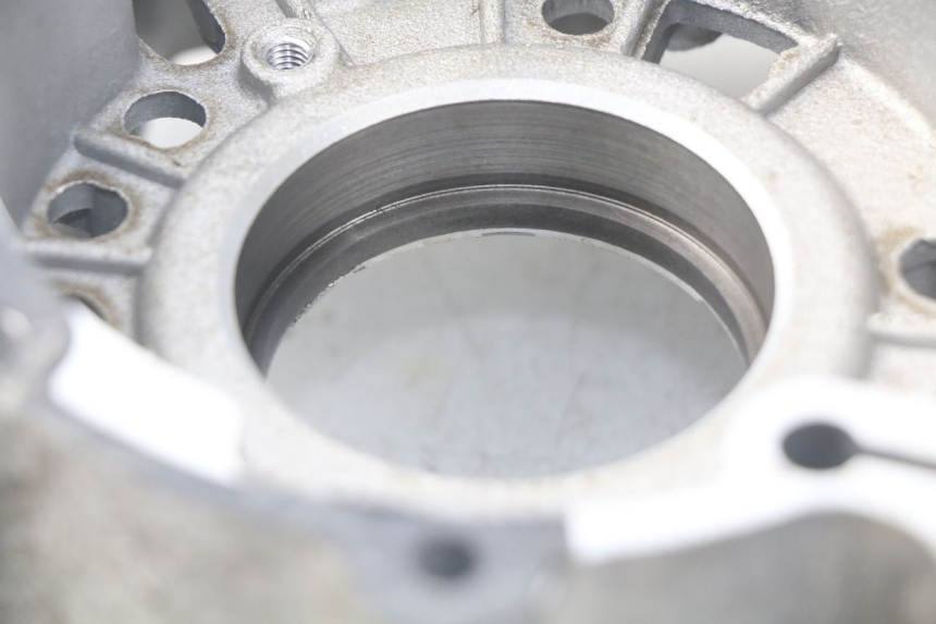 photo de RECHTER MOTORDEKSEL PEUGEOT SATELIS 125 (2013 - 2018) - Zoom op gebruiksstaat