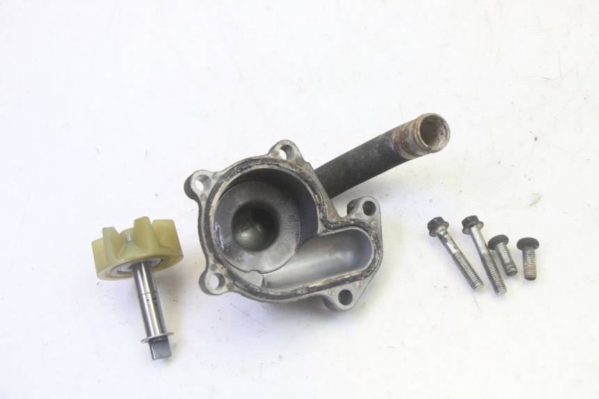 photo de WATERPOMPBEHUIZING SUZUKI BURGMAN 125 (2007 - 2014) - Zoom op gebruiksstaat