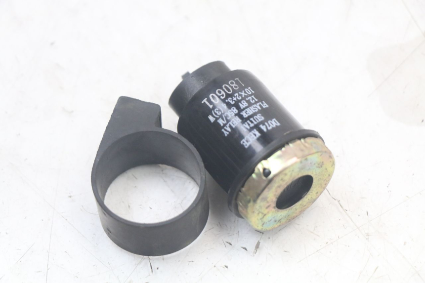 photo de KNIPPERLICHTRELAIS KYMCO AGILITY 4T 50 (2018 - 2022) - Detail van het onderdeel