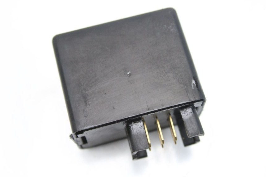 photo de KNIPPERLICHTRELAIS SUZUKI AN BURGMAN 400 (2006 - 2010) - Detail van het onderdeel