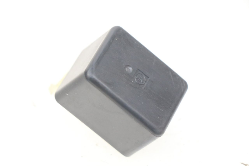 photo de KNIPPERLICHTRELAIS SUZUKI BURGMAN 125 (2007 - 2014) - Hoofdaanzicht