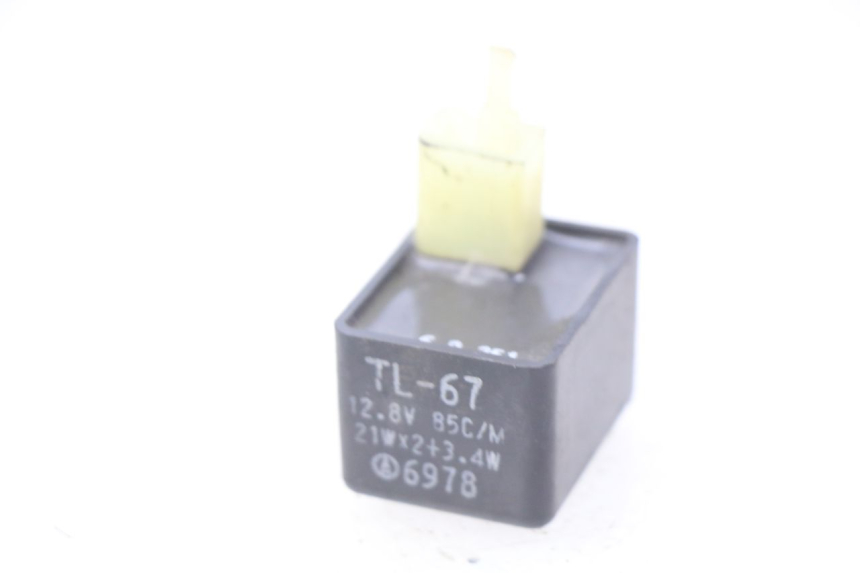 photo de KNIPPERLICHTRELAIS SUZUKI BURGMAN 125 (2007 - 2014) - Detail van het onderdeel